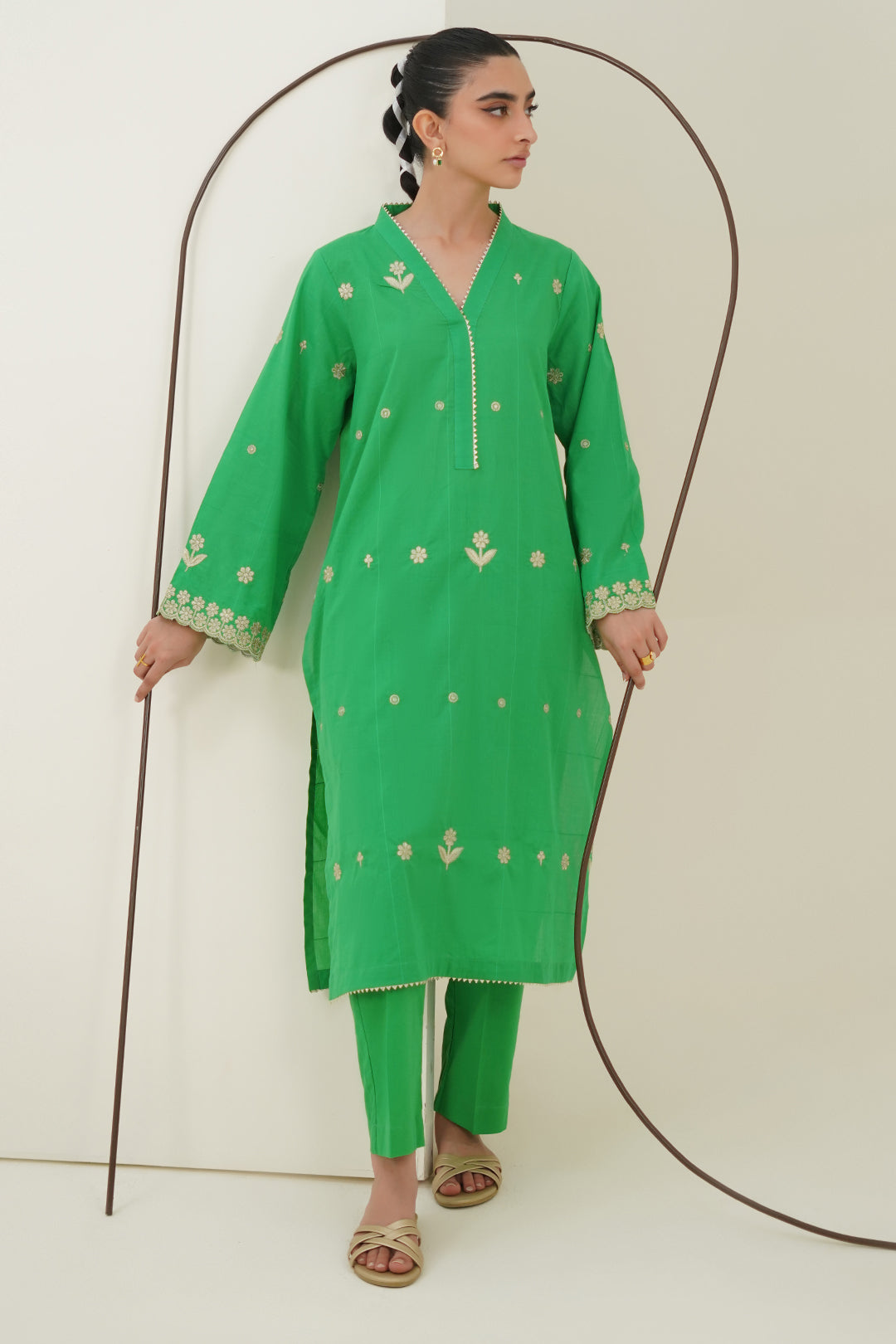 ER EMB WM 22 Purple Embroided Kurta With White Trouser