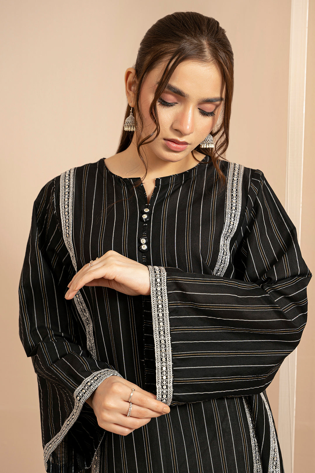 KRY clothing 「SARUGUTUWA」 白×ブラック Embroidered Kurta - 2519