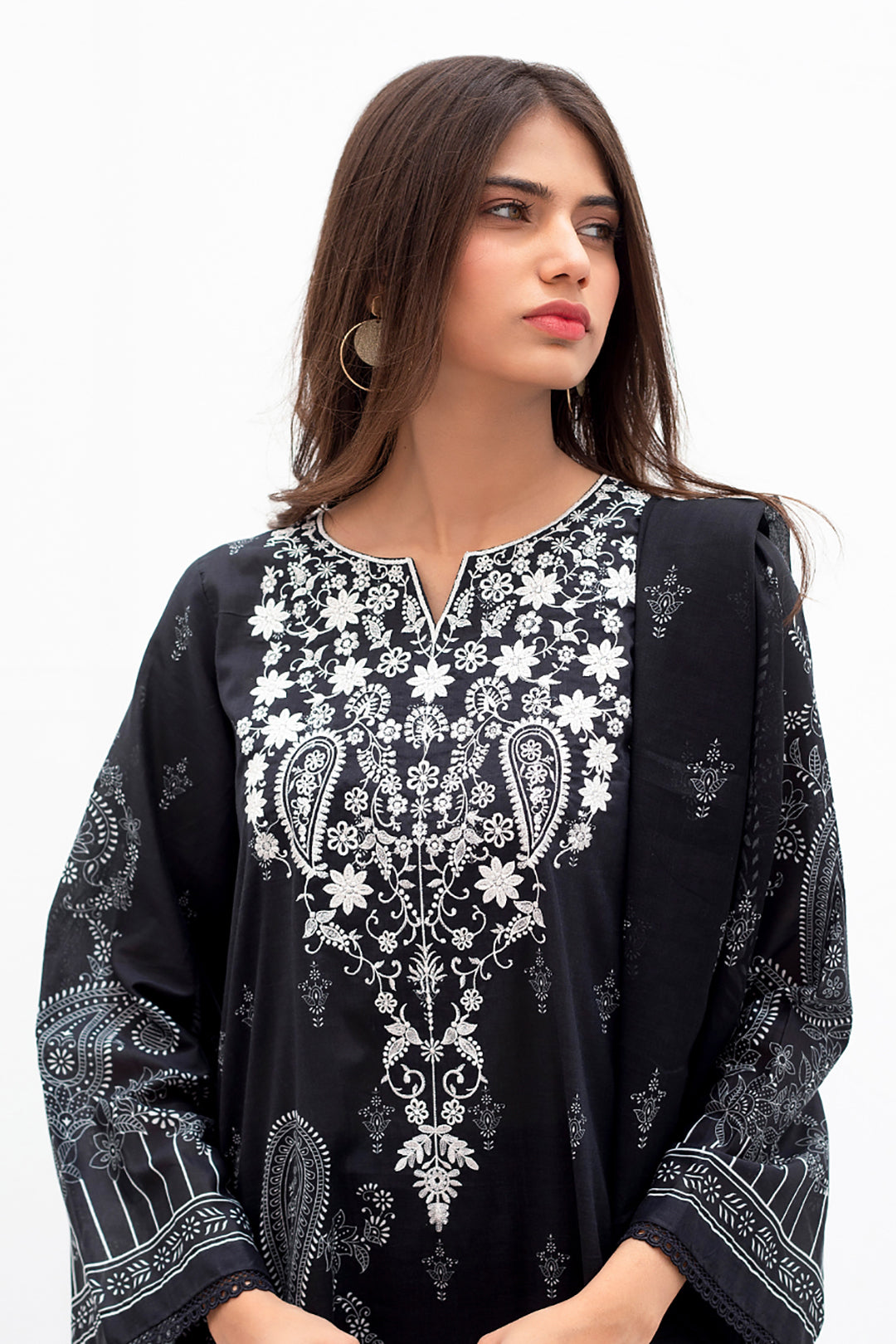 Black Embroidered Shirt Dupatta Lawn WUC22E20624 suit - Winter