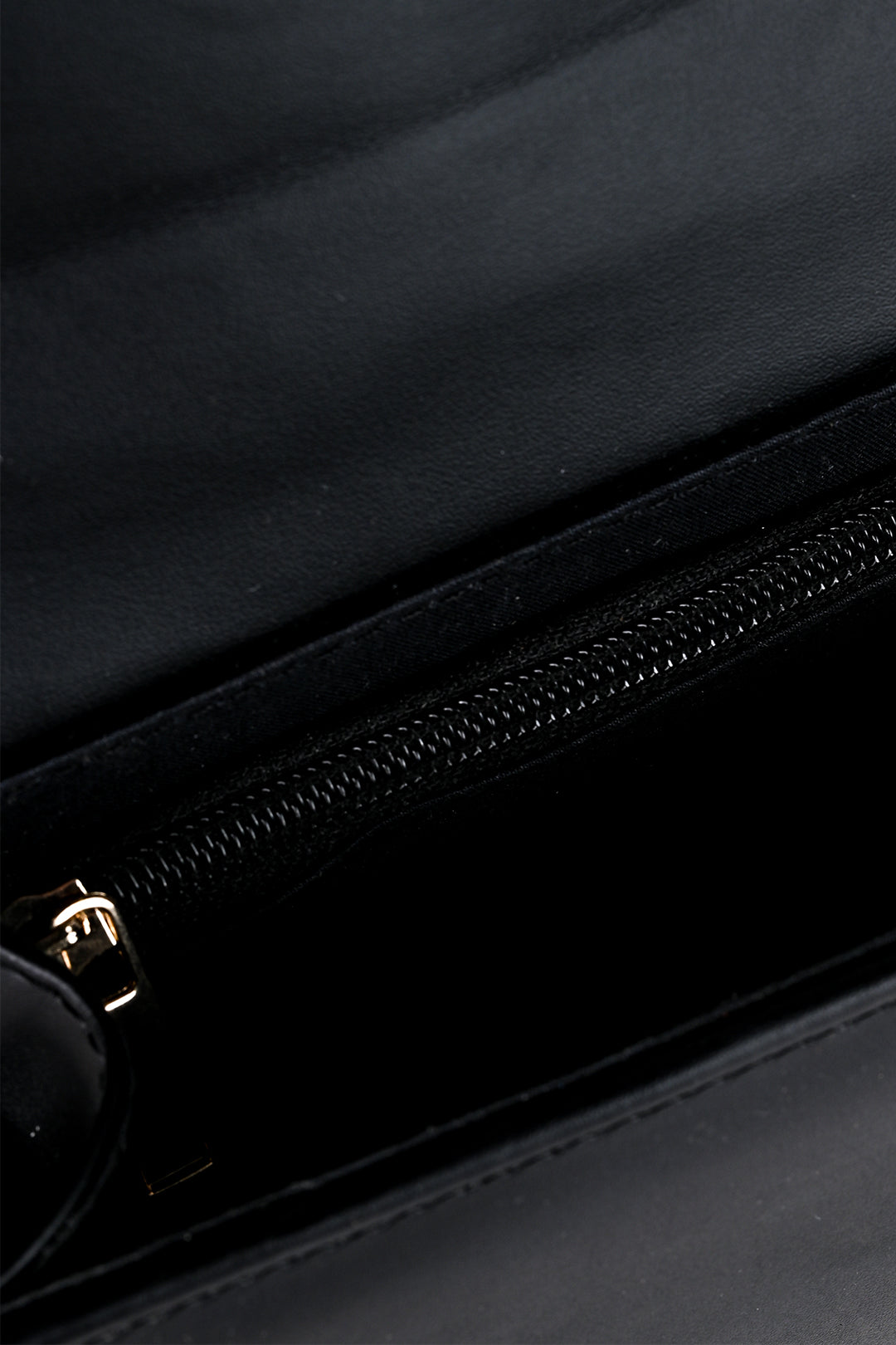 Cross-Body Bags - E937