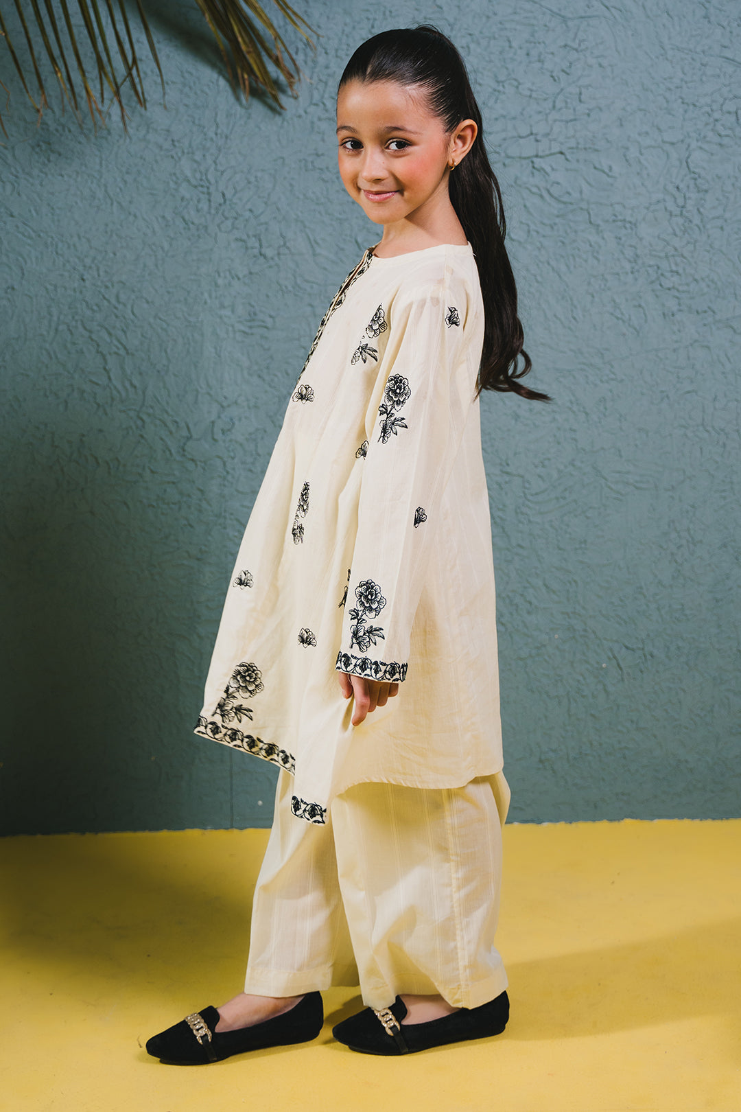 Embroidered Kurta Trouser - 2416