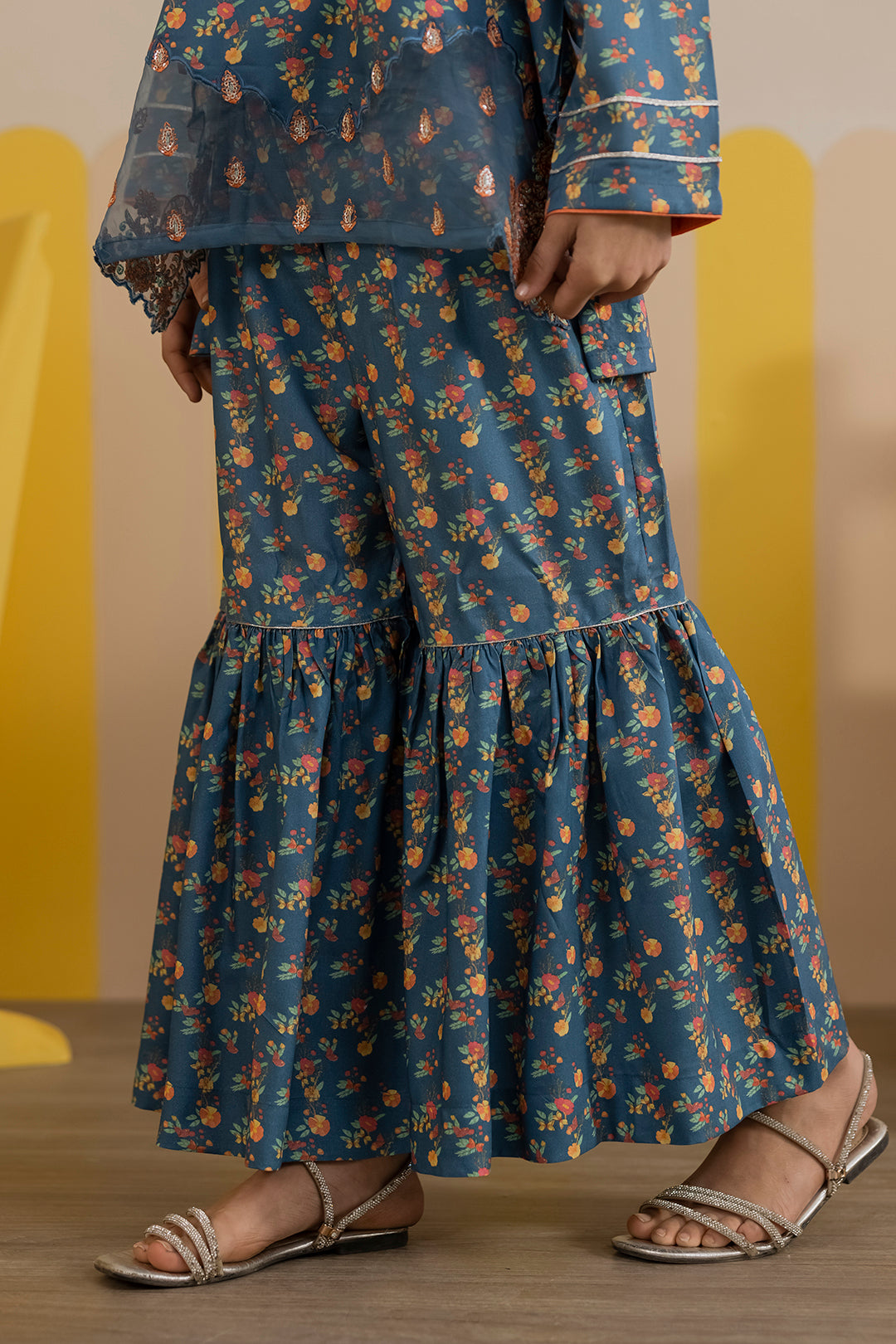 Embroidered Kurta Trouser - 2731