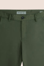 Essential Chino - E001