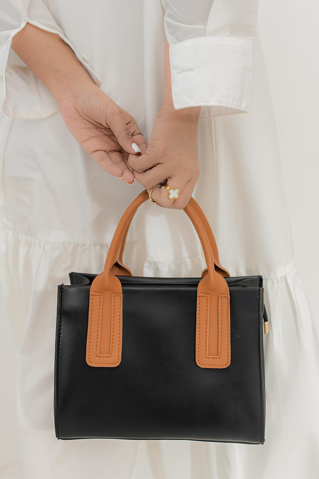 Cross-Body Bags - E227 - Black