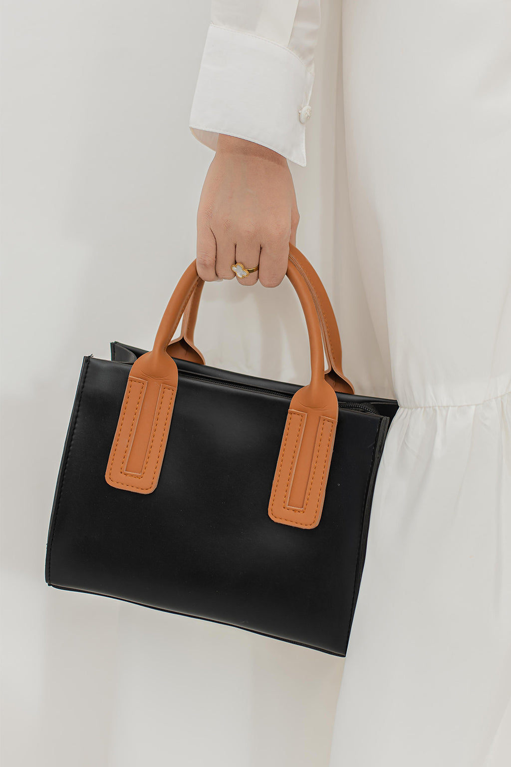 Cross-Body Bags - E227 - Black