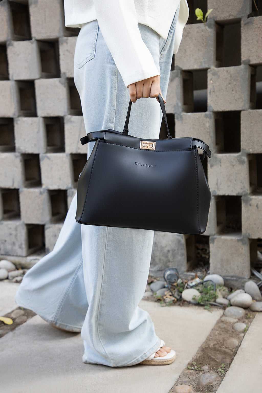 Shoulder Bags - E454 - Black