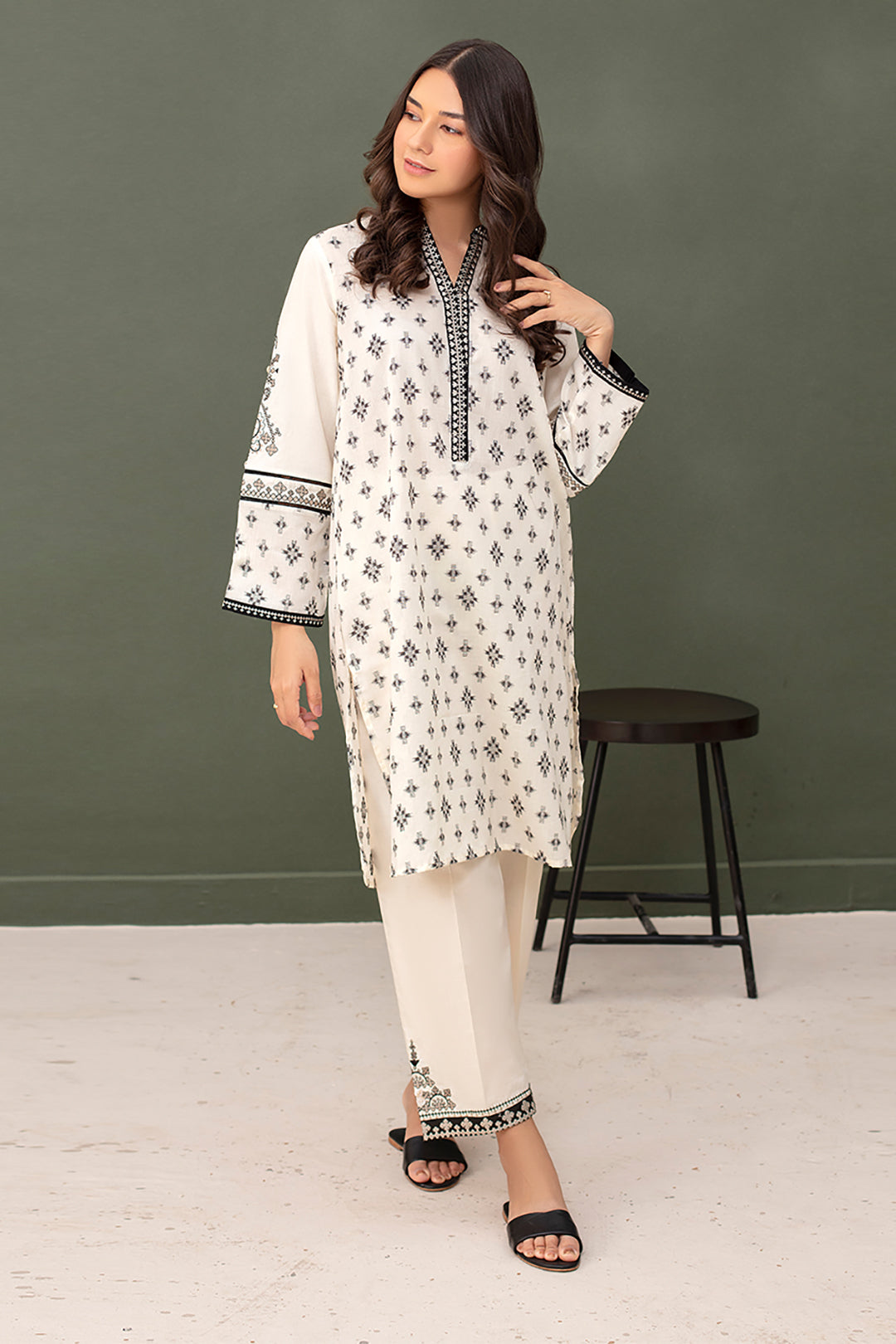 Embroidered Kurta Trouser - 1247