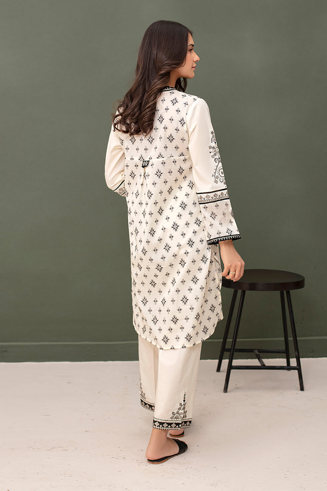 Embroidered Kurta Trouser - 1247