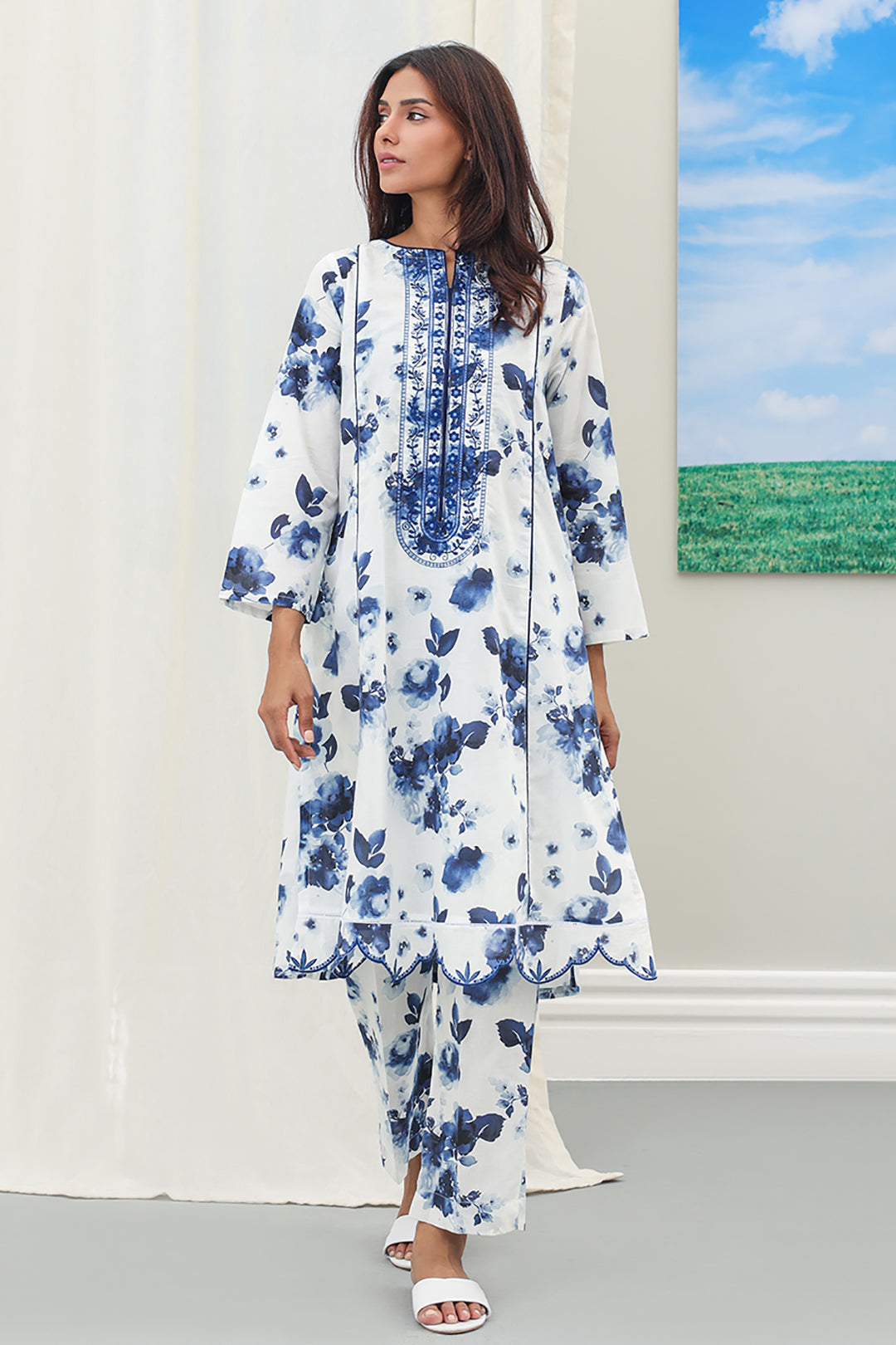 Embroidered Kurta Trouser - 1322