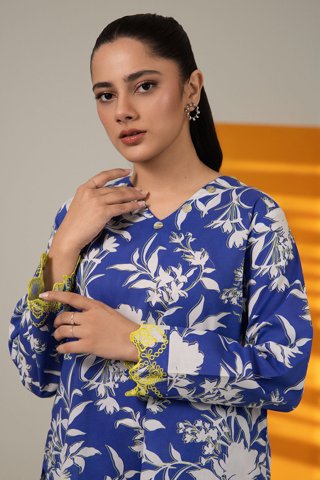 Embroidered Kurta Trouser - 3280