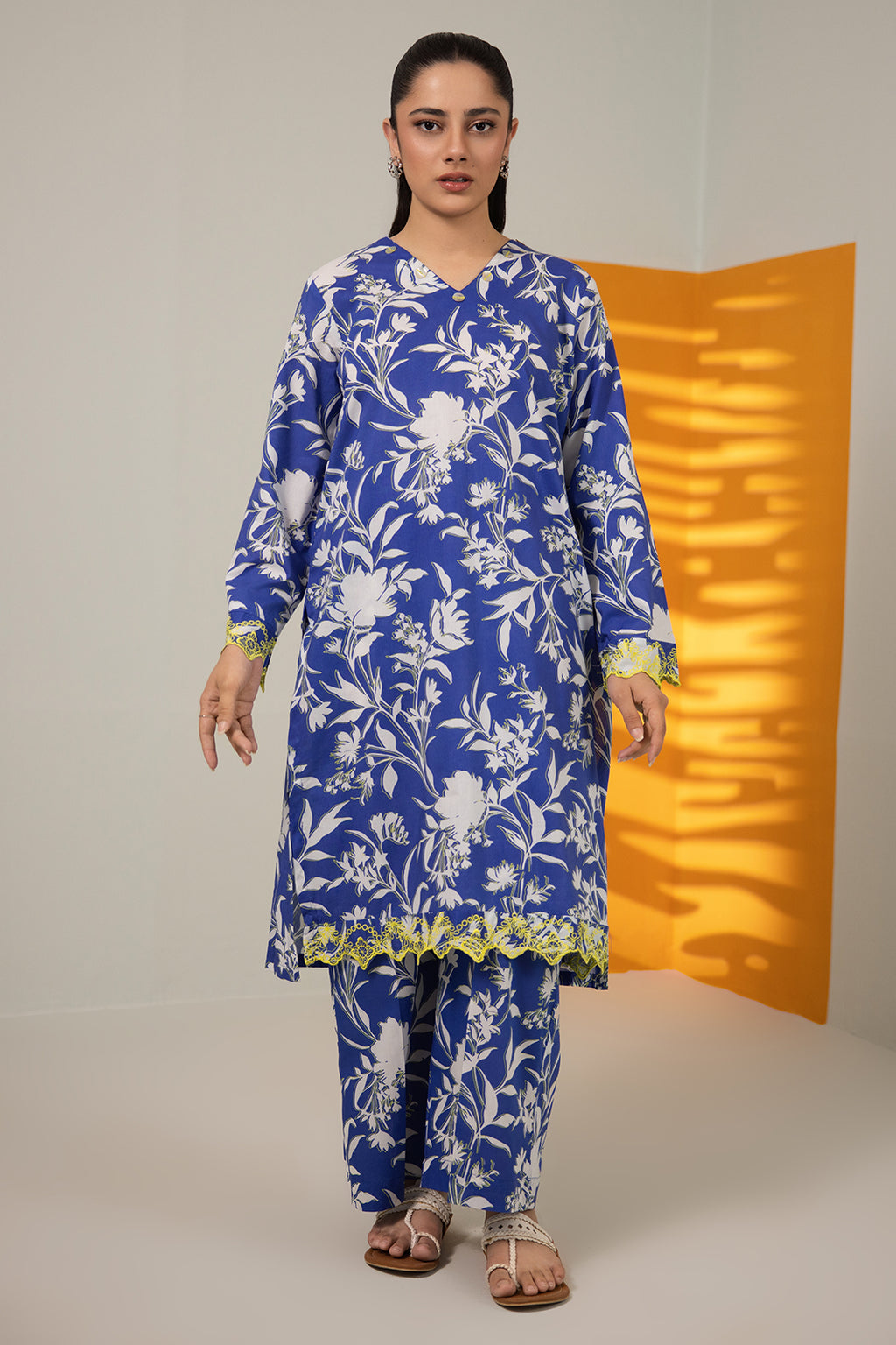 Embroidered Kurta Trouser - 3280