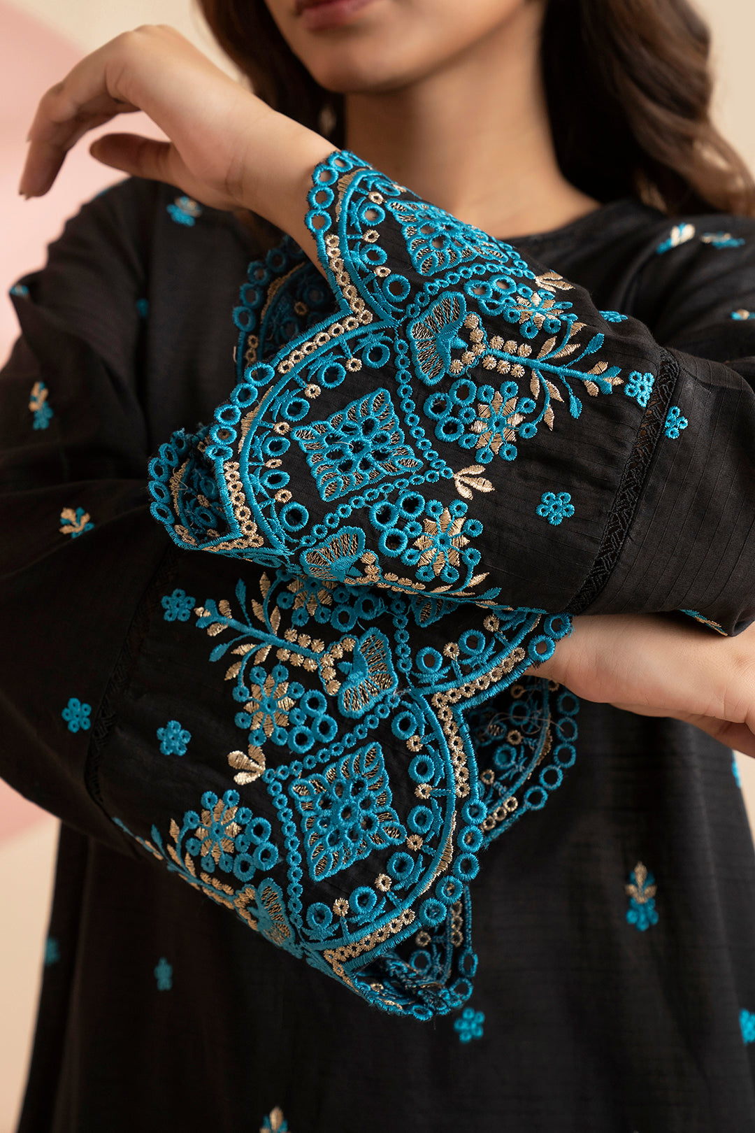 Embroidered Kurta Trouser - 3319