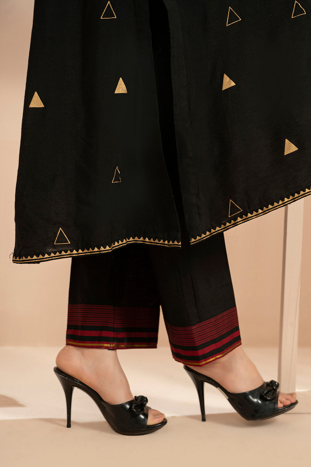 Embroidered Kurta Trouser - 3324