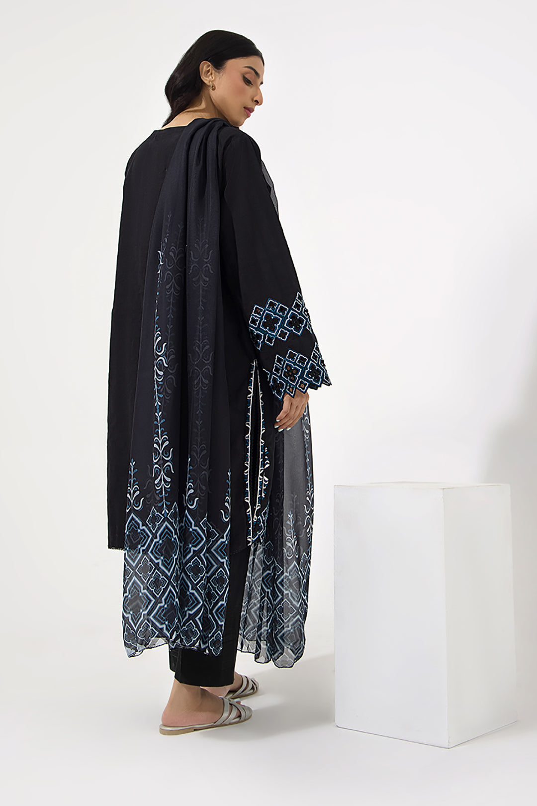 Embroidered Kurta Dupatta - 0445