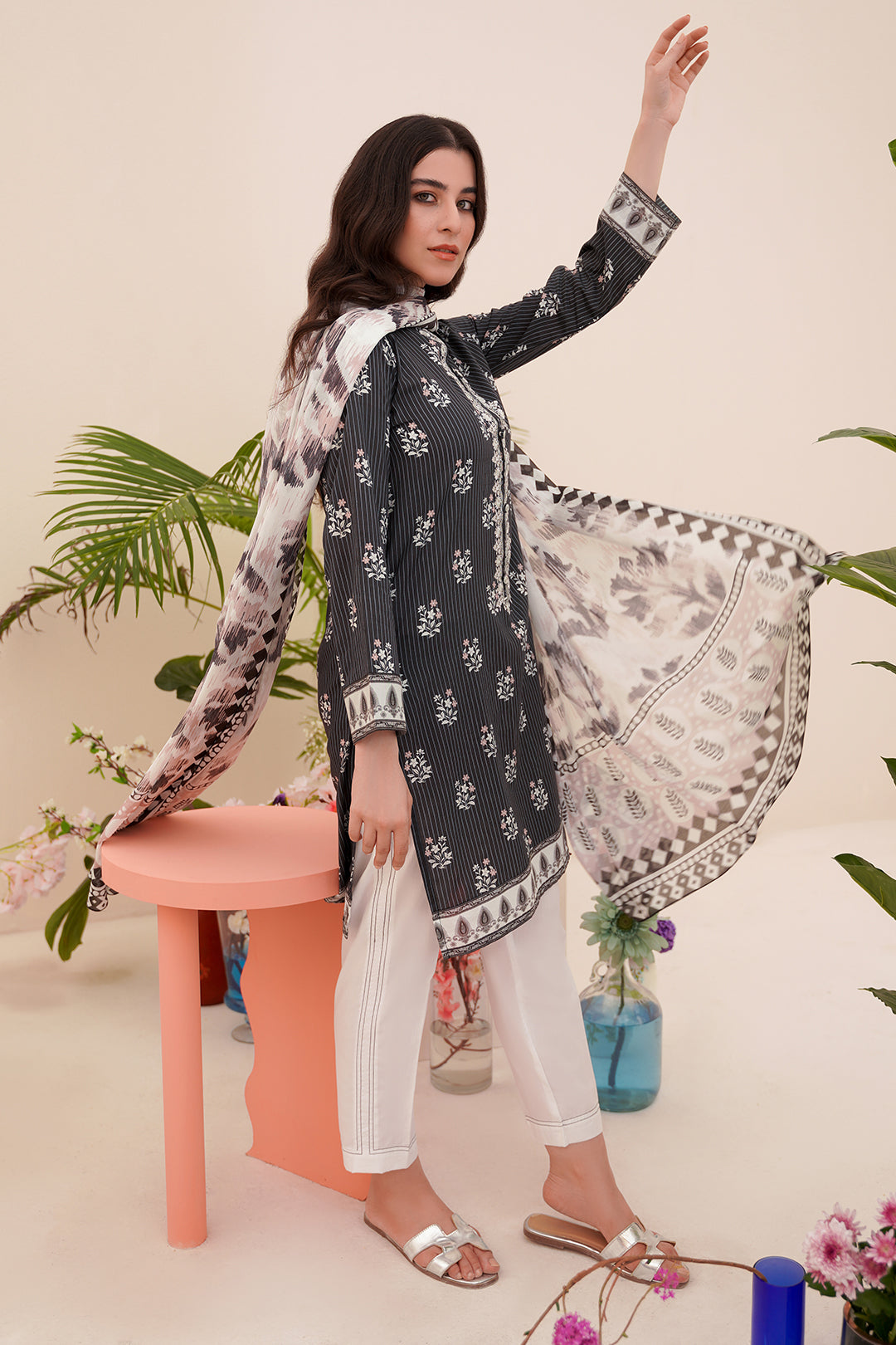 Embroidered Kurta Dupatta - 0553