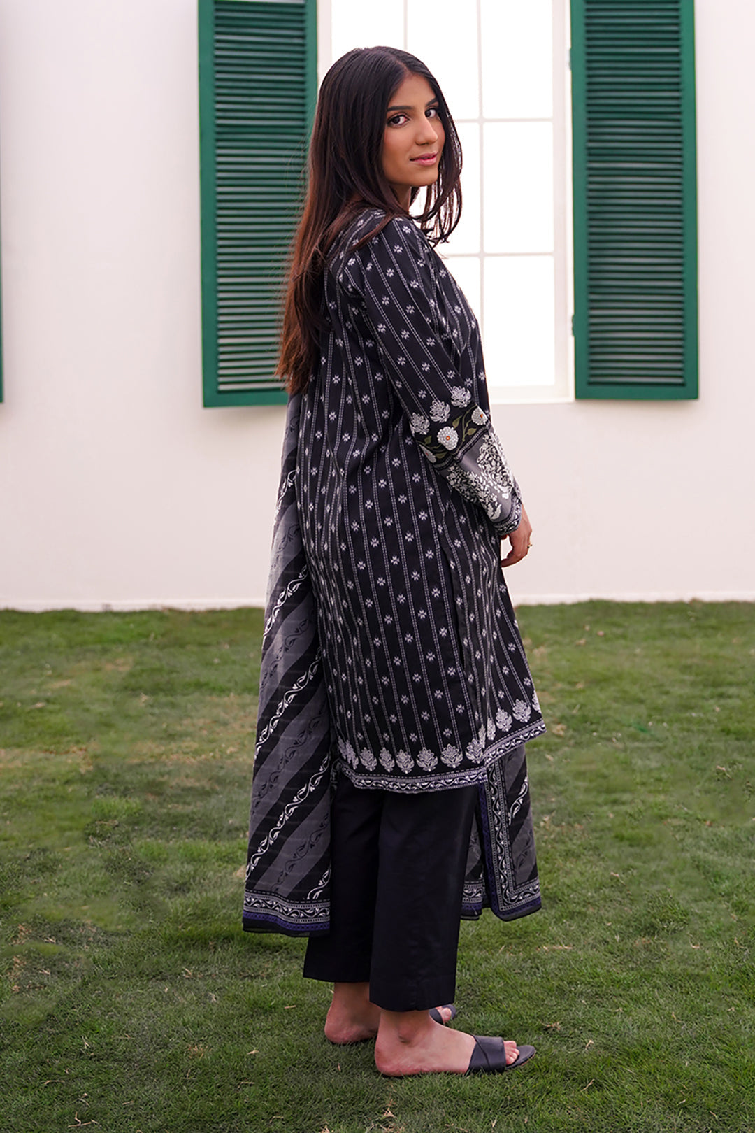 Embroidered Kurta Dupatta - 0636