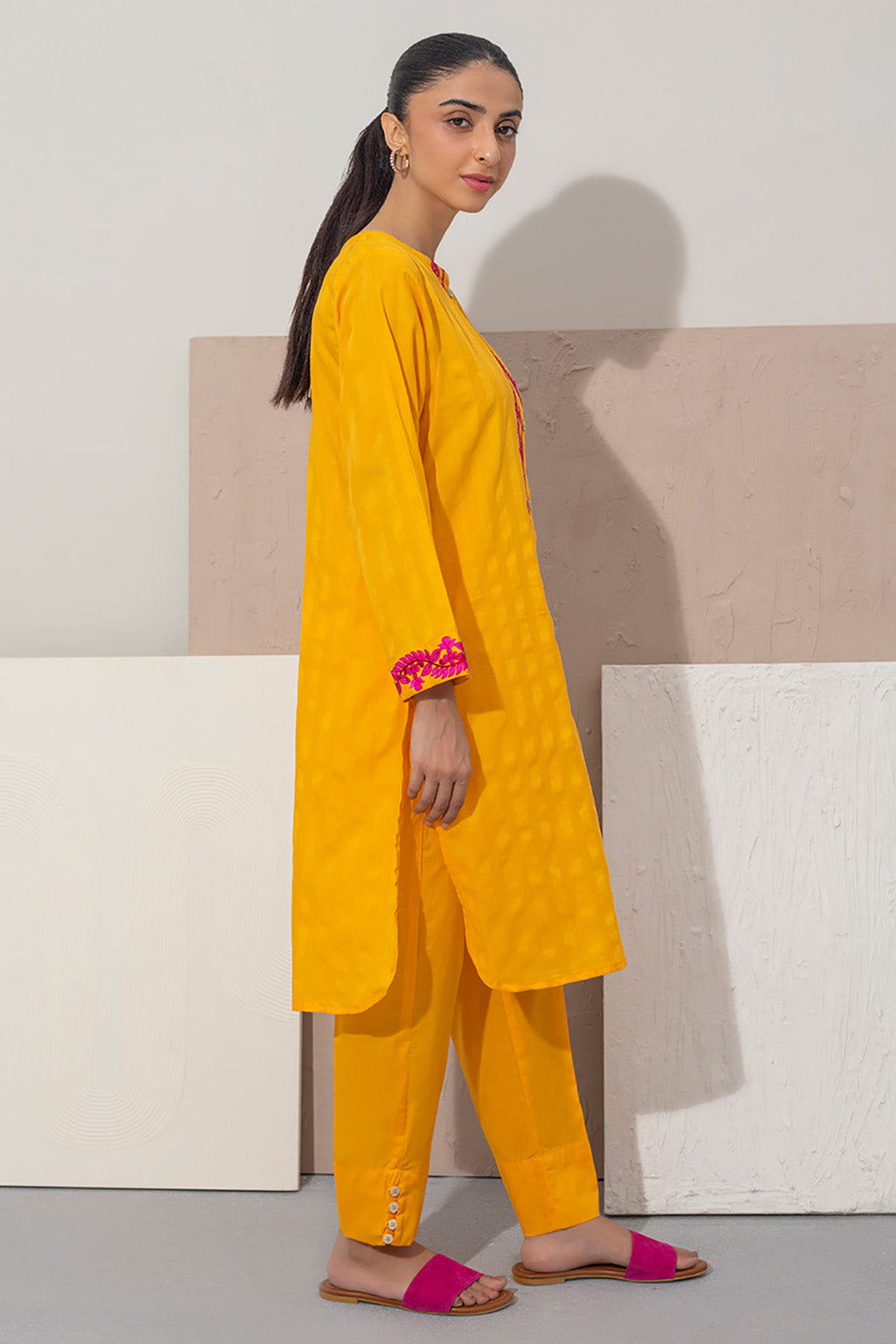 Embroidered Kurta Trouser - 0924
