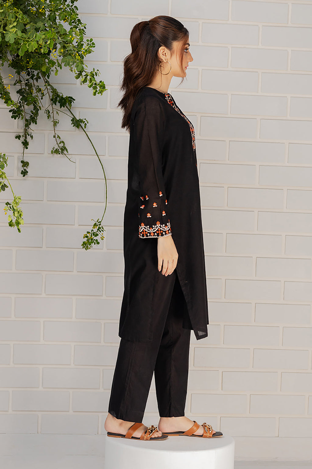 Embroidered Kurta Trouser - 1005