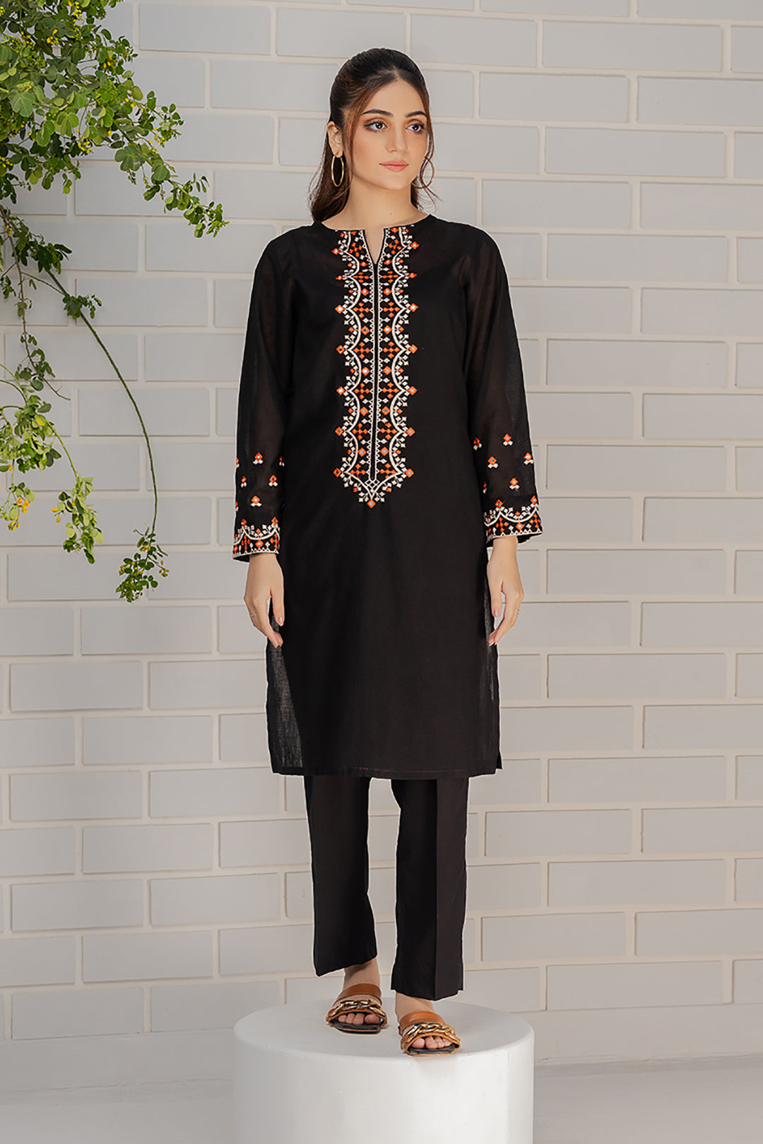 Embroidered Kurta Trouser - 1005