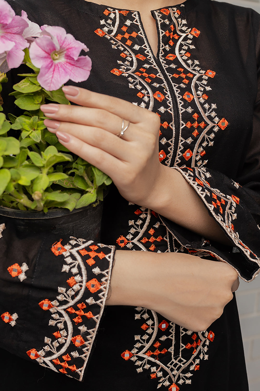 Embroidered Kurta Trouser - 1005