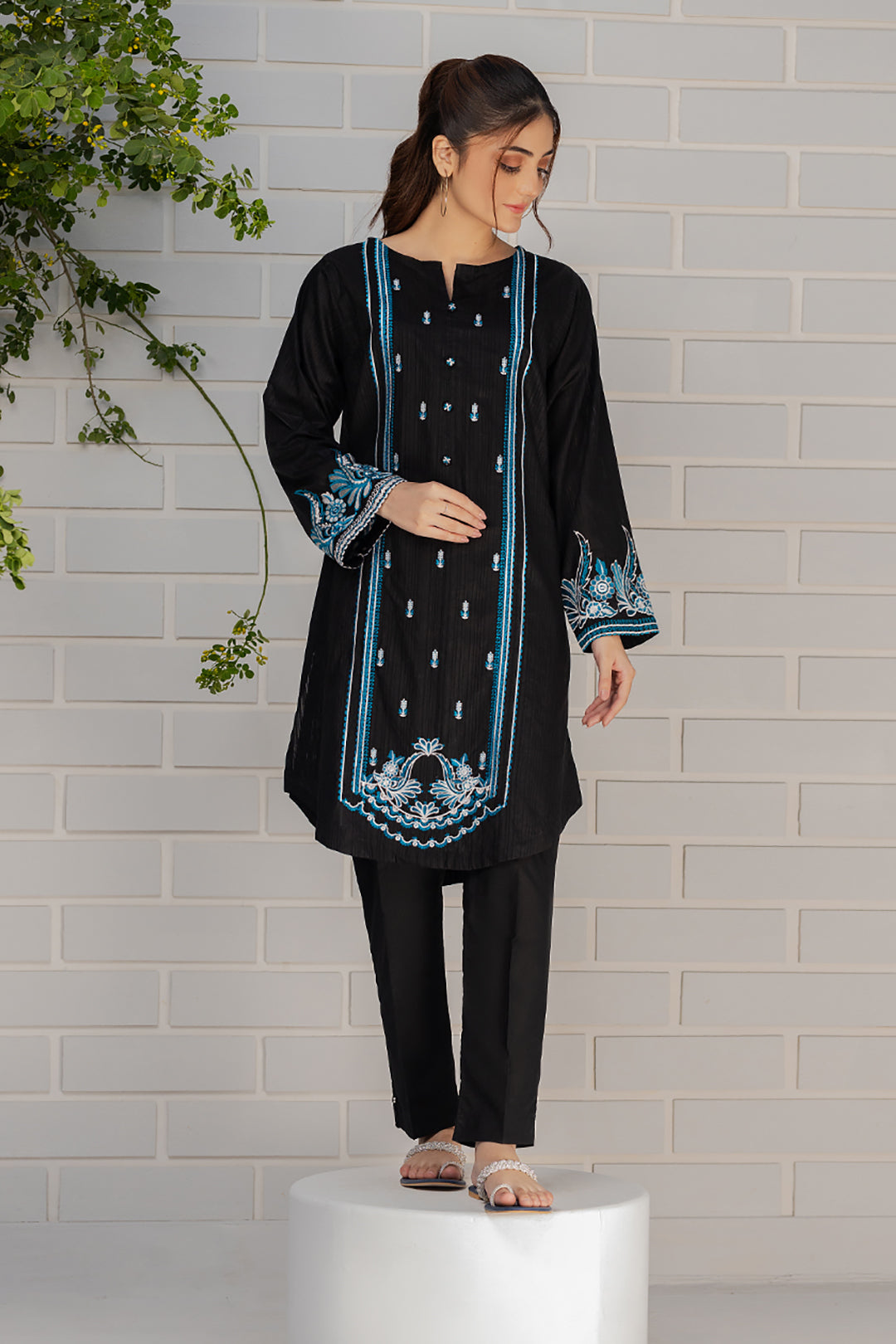 Embroidered Kurta Trouser - 1093