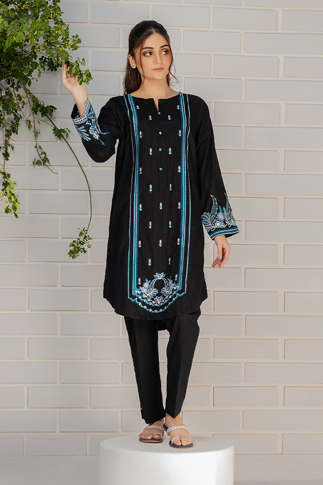 Embroidered Kurta Trouser - 1093