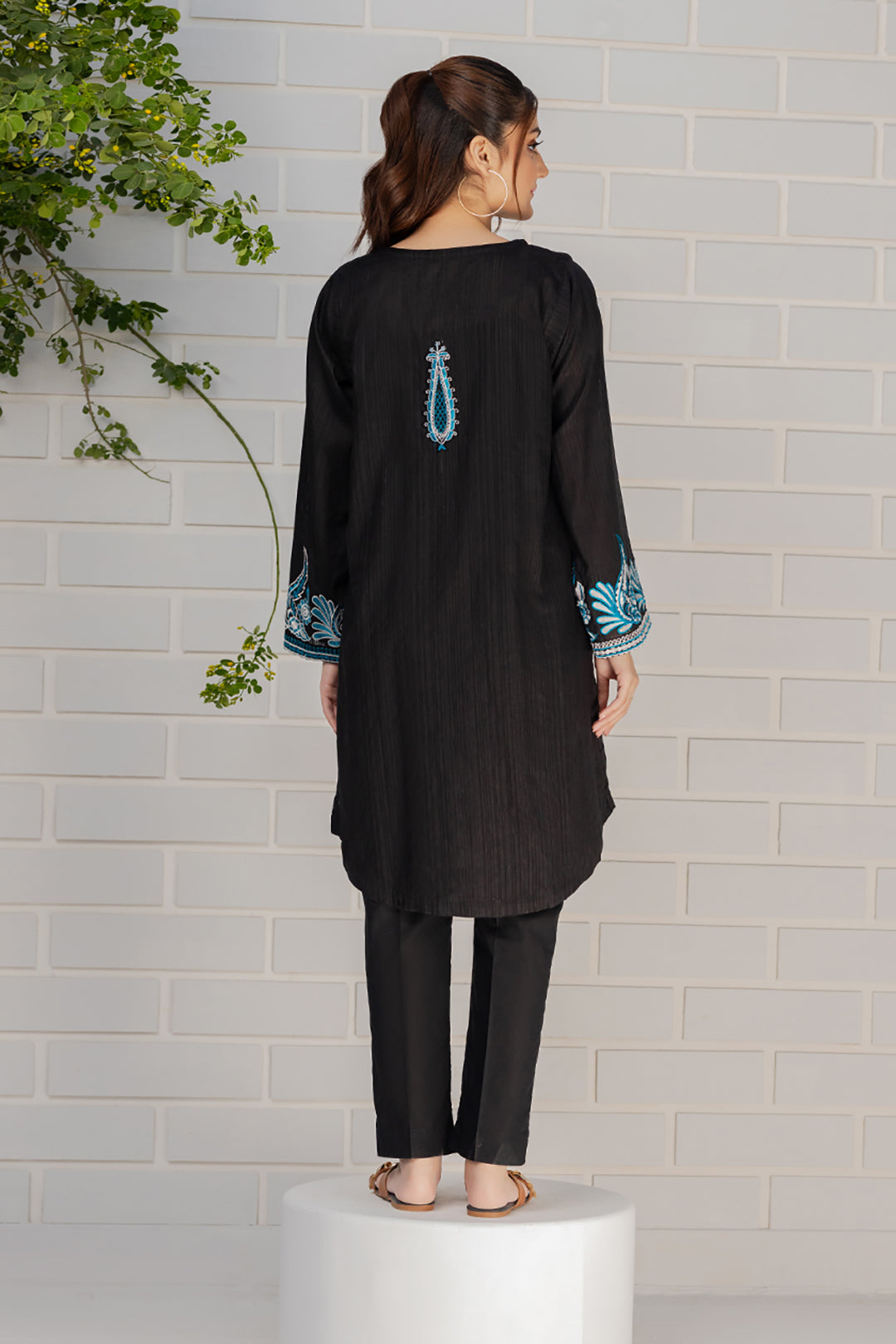 Embroidered Kurta Trouser - 1093