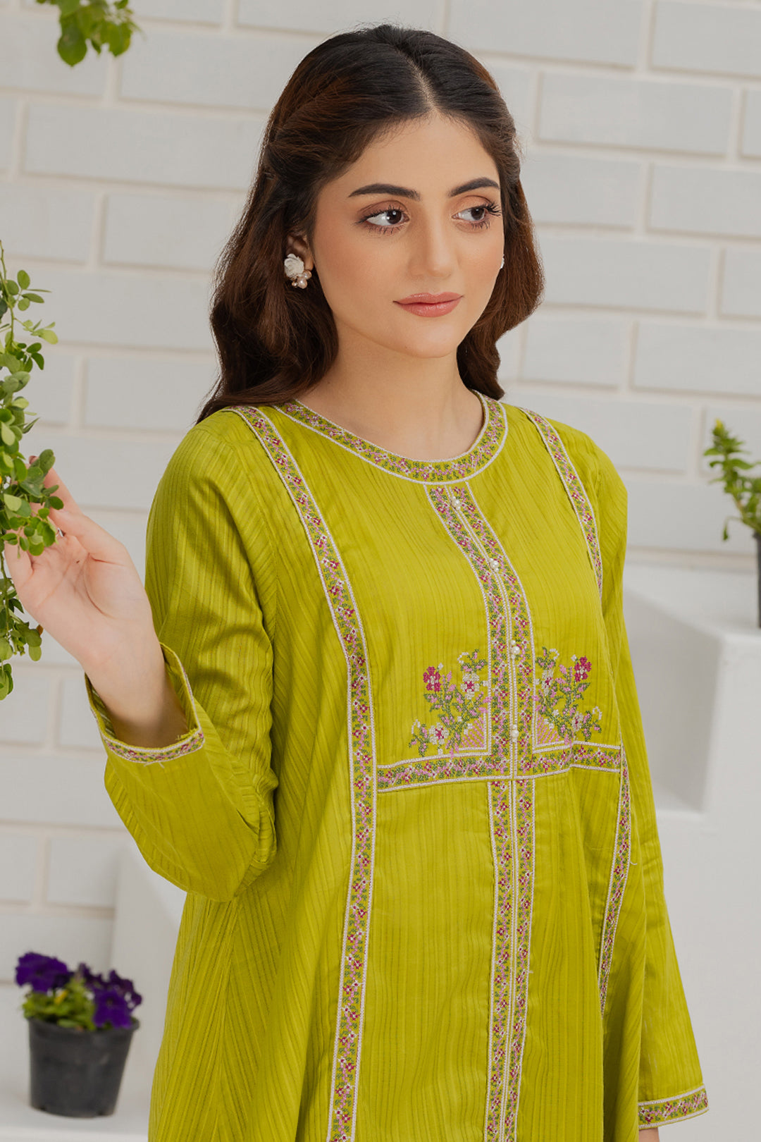 Embroidered Kurta Trouser - 1233