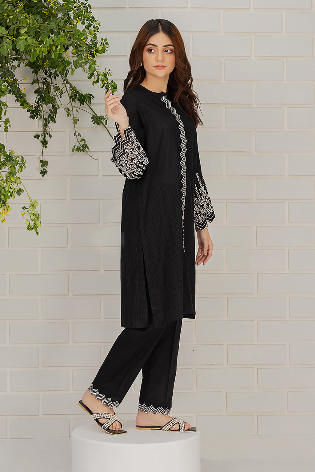 Embroidered Kurta Trouser - 1235