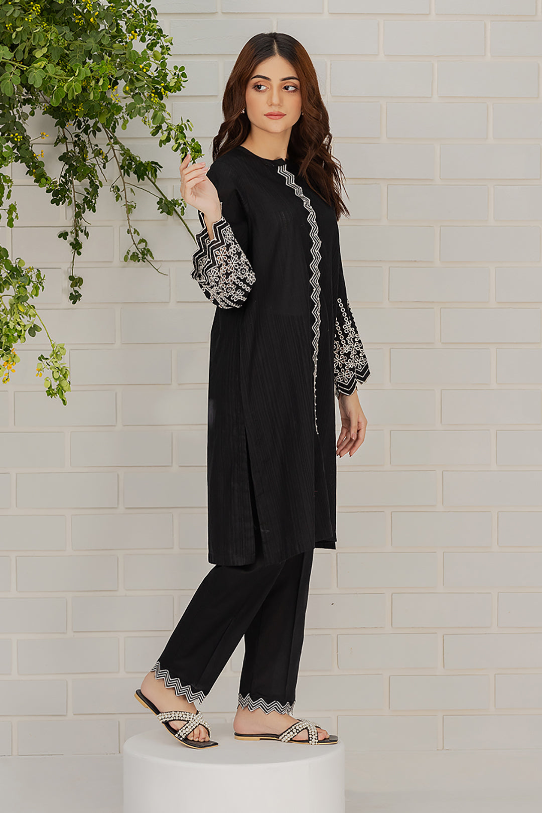Embroidered Kurta Trouser - 1235