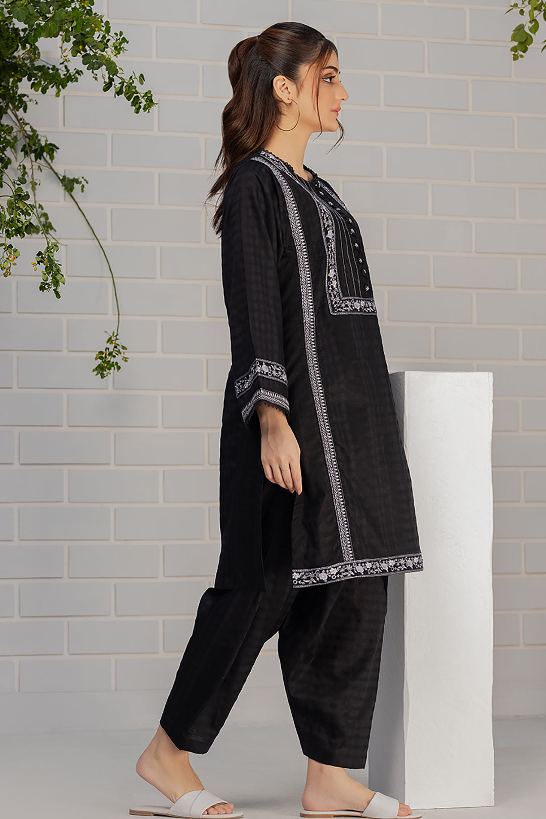 Embroidered Kurta Trouser - 1240