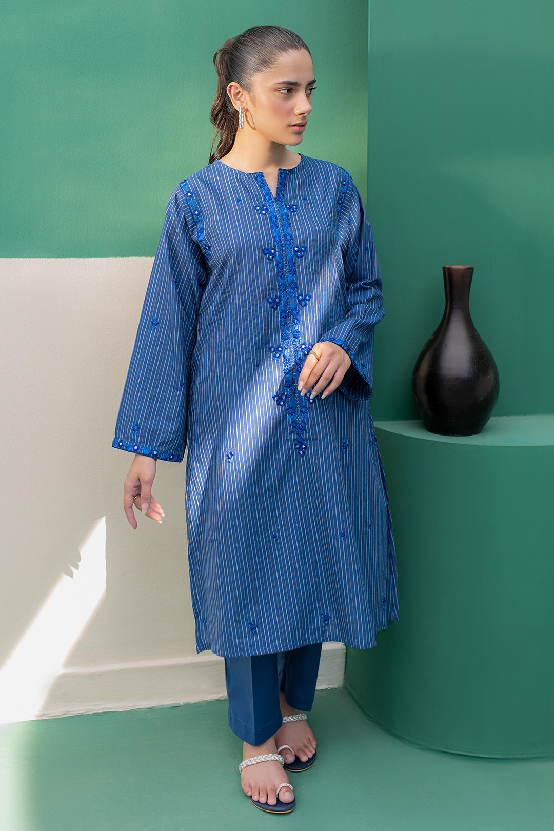 Embroidered Kurta Trouser - 1932