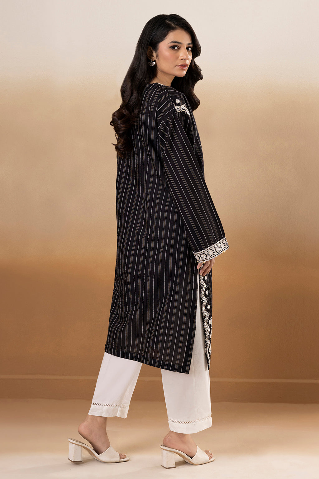Embroidered Kurta - 2553