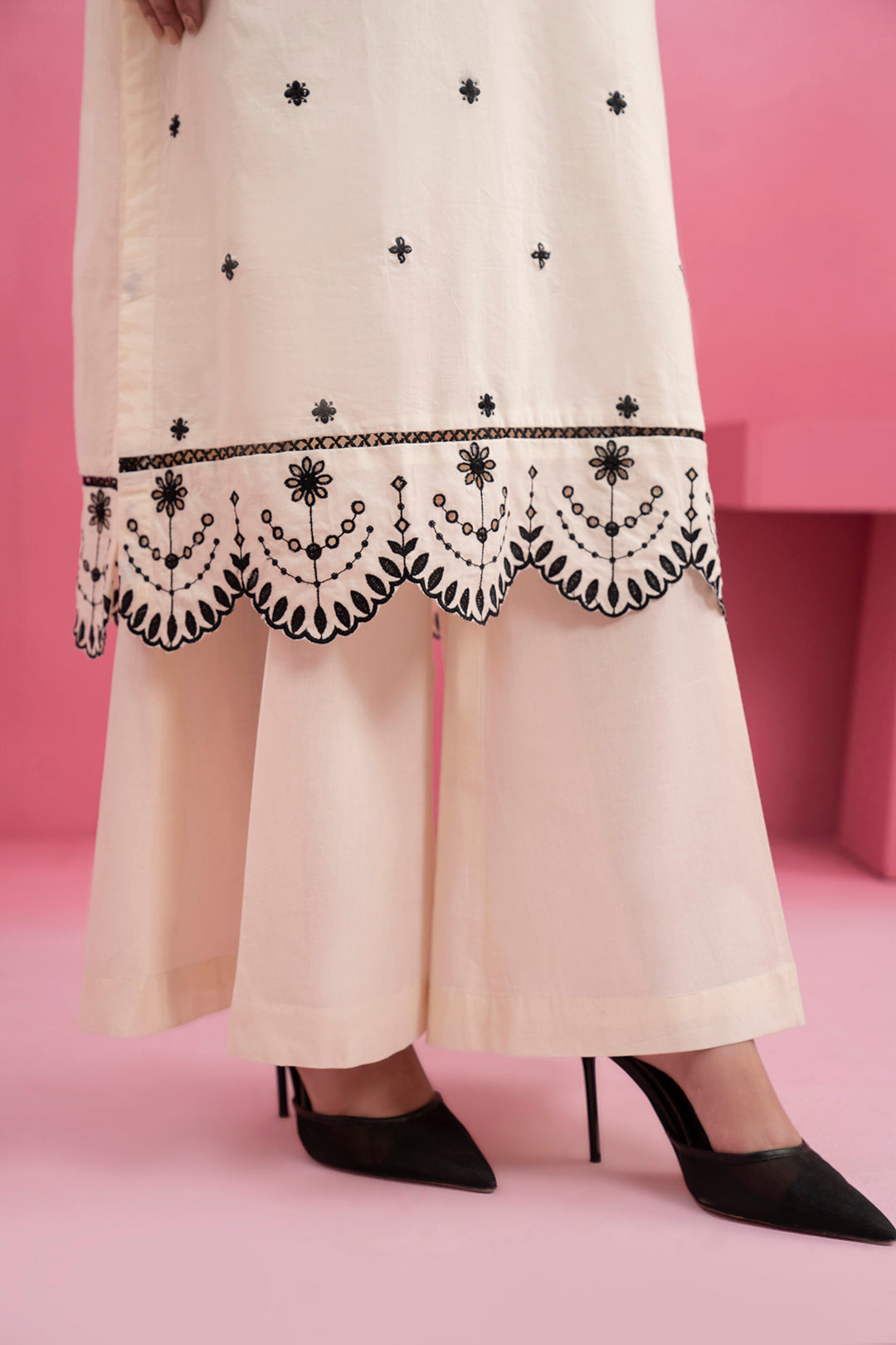 Embroidered Kurta - 2590