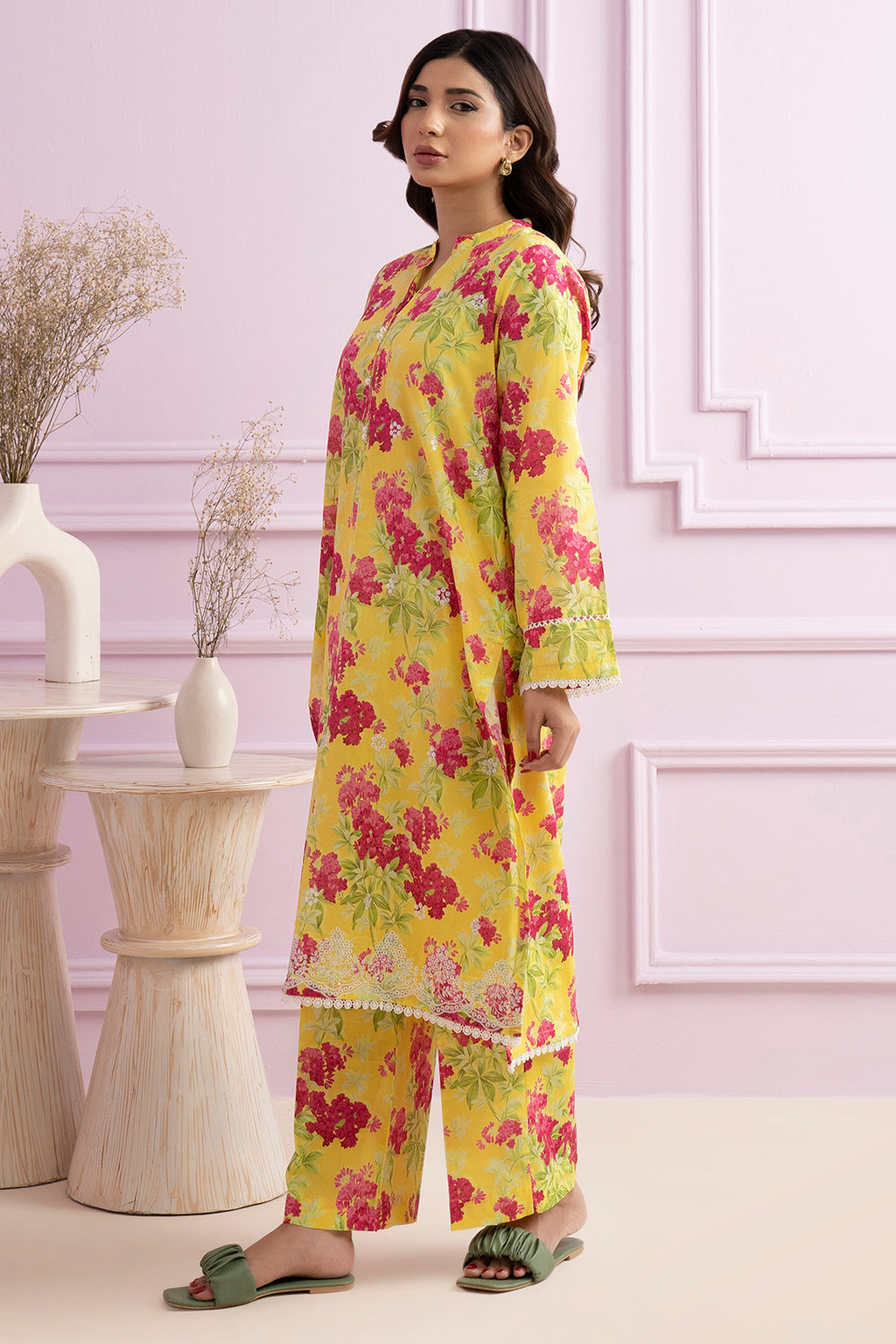 Embroidered Kurta Trouser - 1922