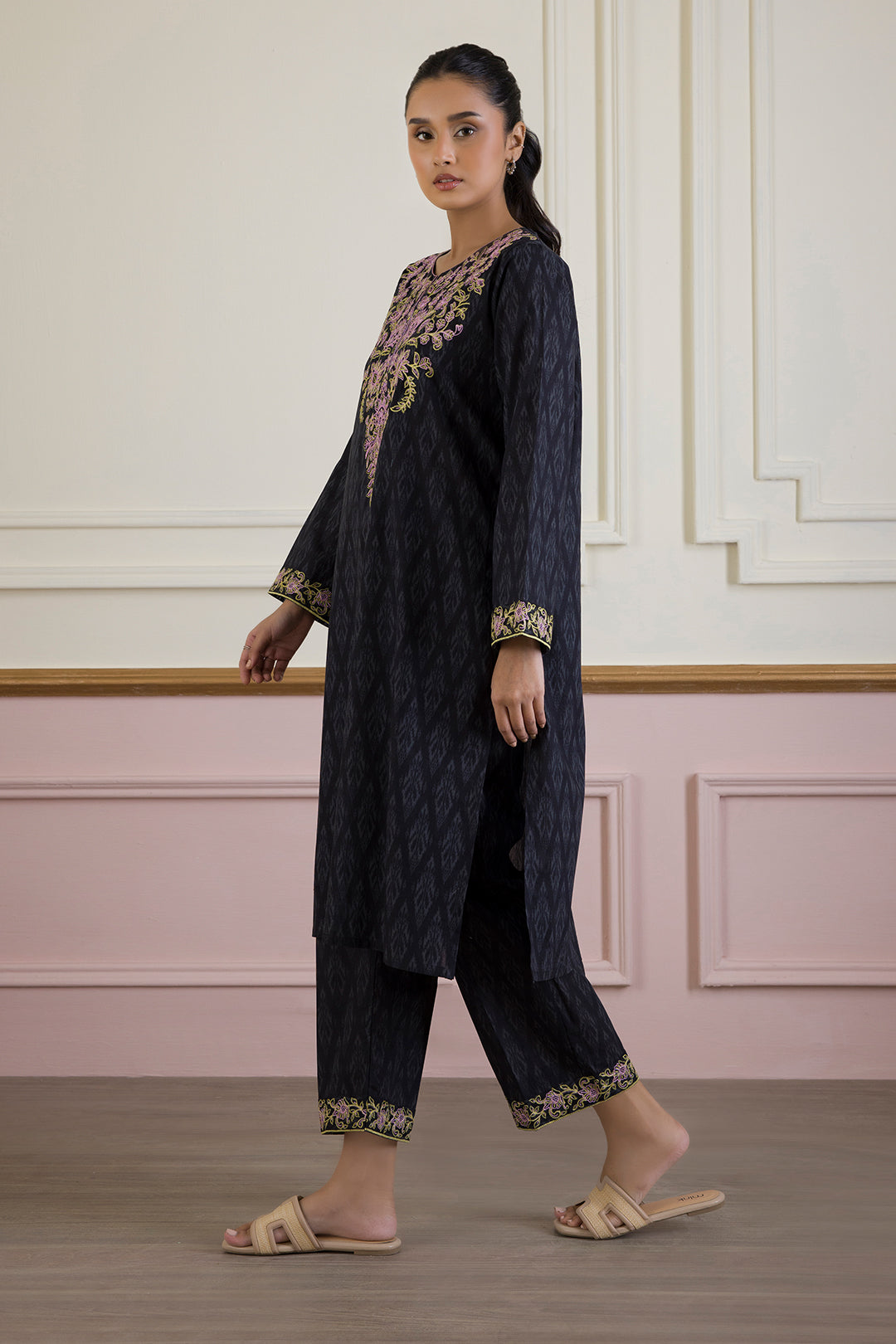 Embroidered Kurta Trouser - 1978