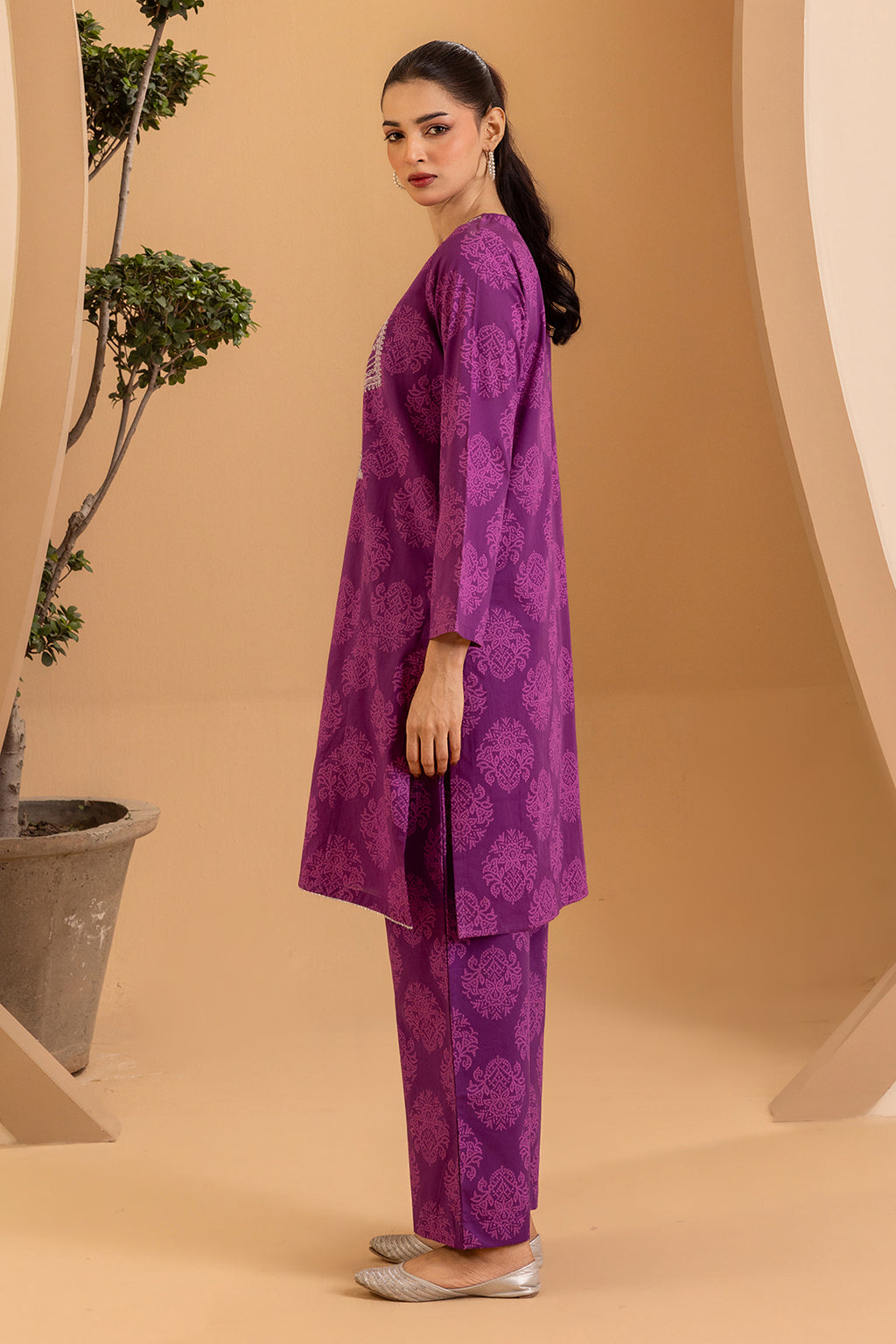 Embroidered Kurta Trouser - 1979