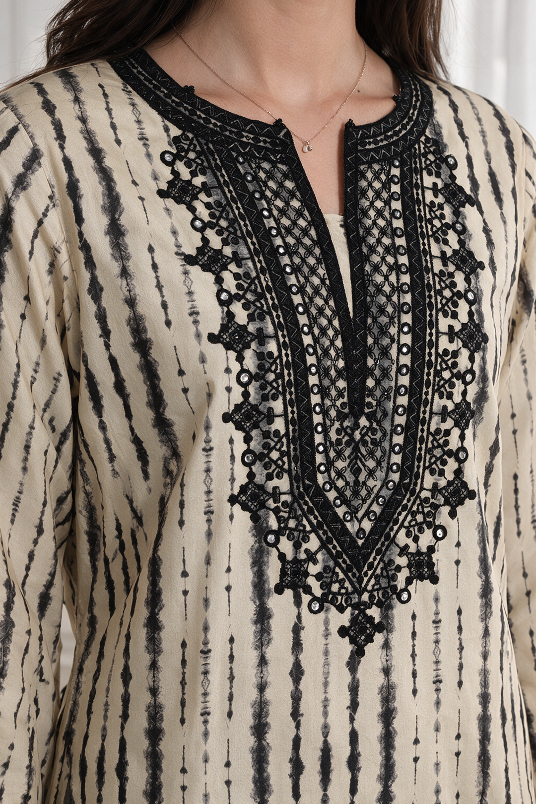 Embroidered Kurta Trouser - 2247