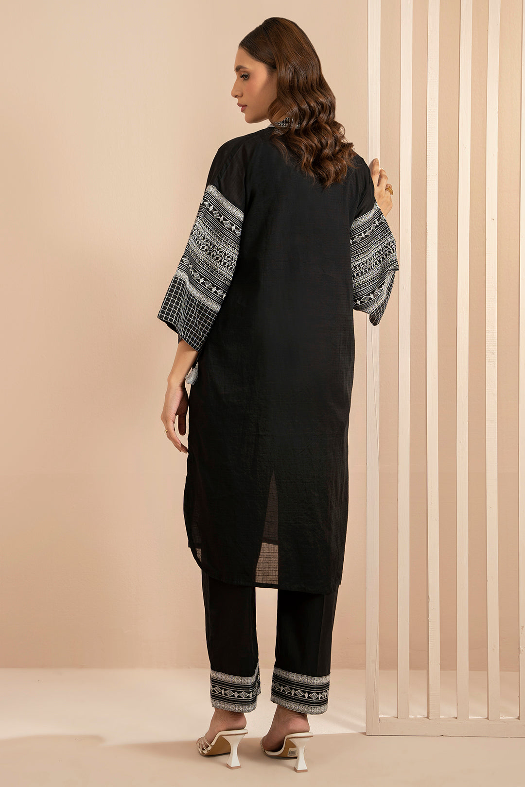 Embroidered Kurta Trouser - 2511