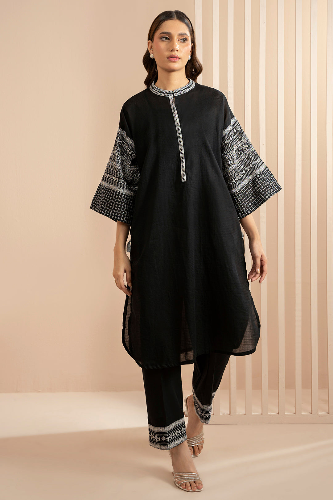 Embroidered Kurta Trouser - 2511