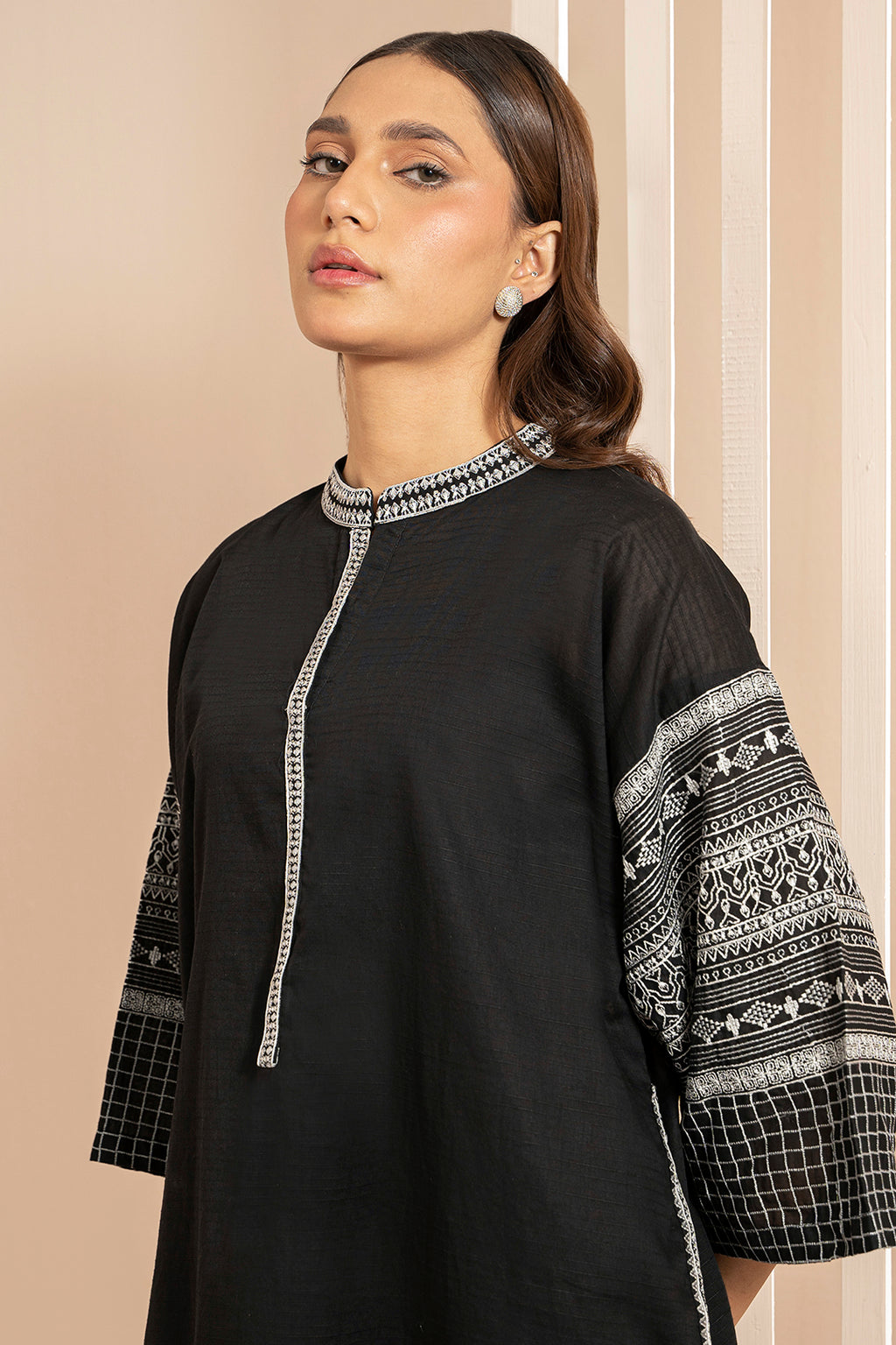 Embroidered Kurta Trouser - 2511