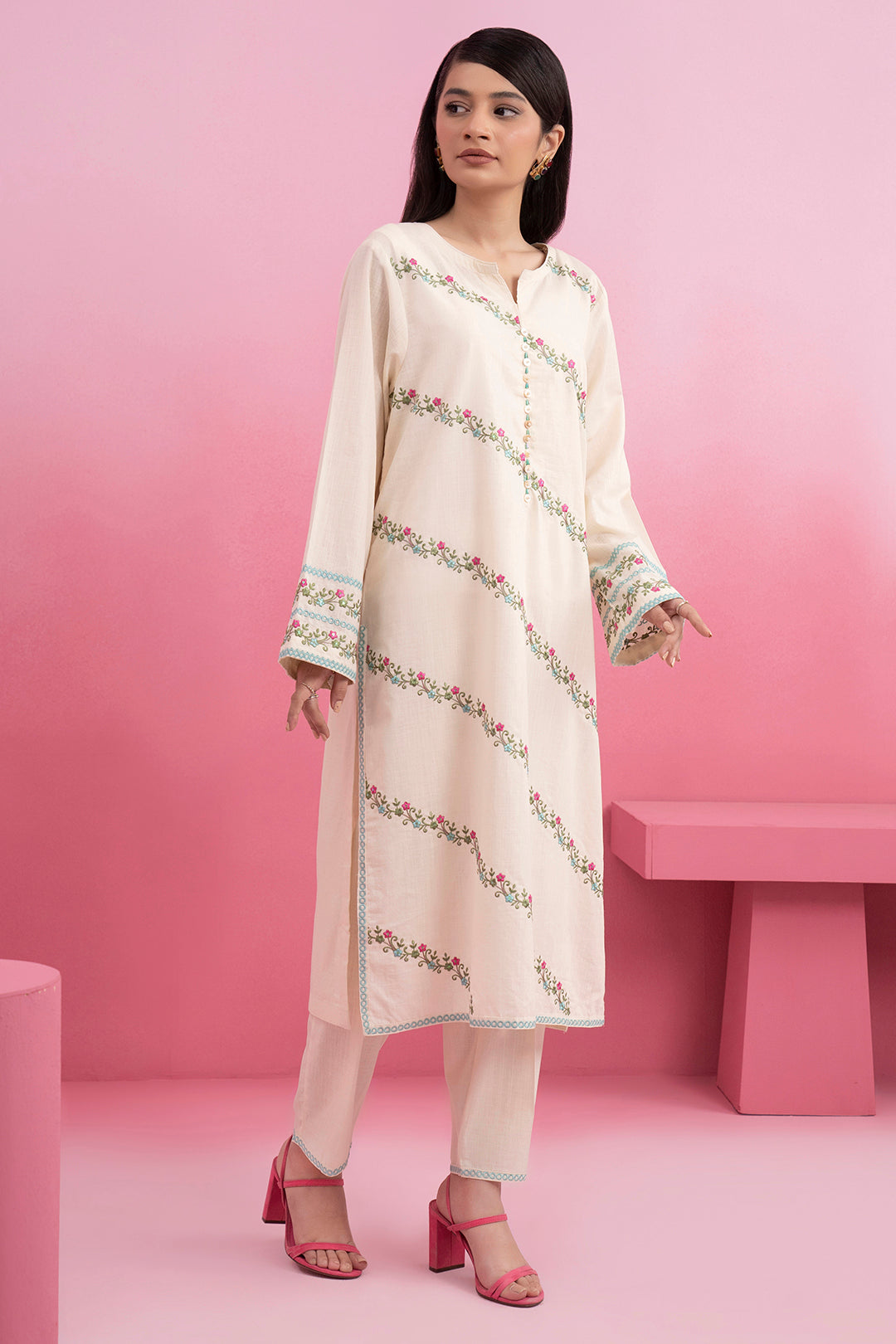Embroidered Kurta Trouser - 2520