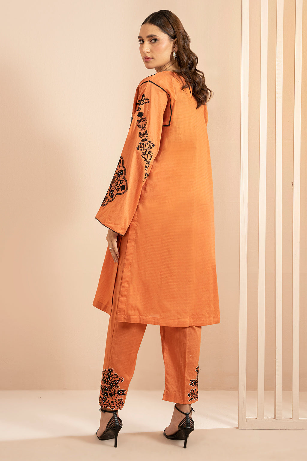 Embroidered Kurta Trouser - 2522