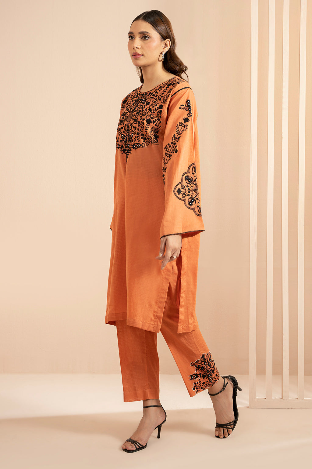 Embroidered Kurta Trouser - 2522