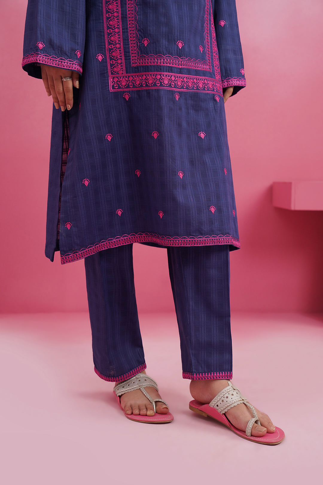 Embroidered Kurta Trouser - 2531