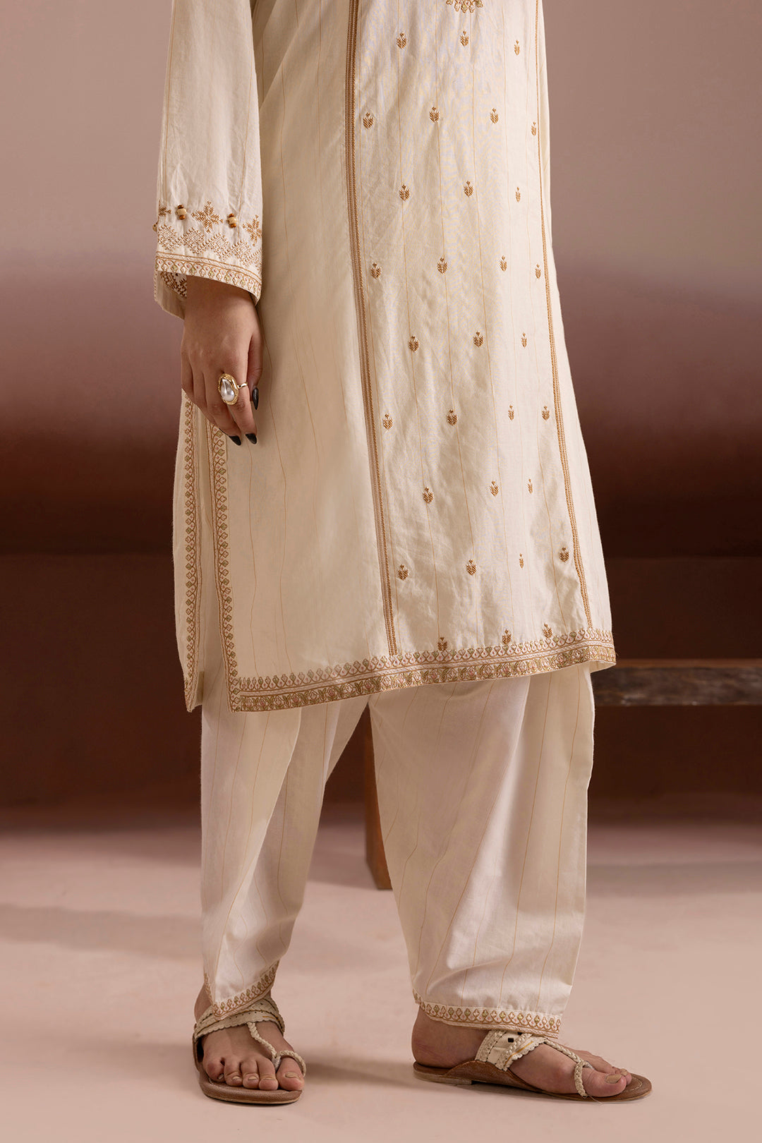 Embroidered Kurta Trouser - 2539