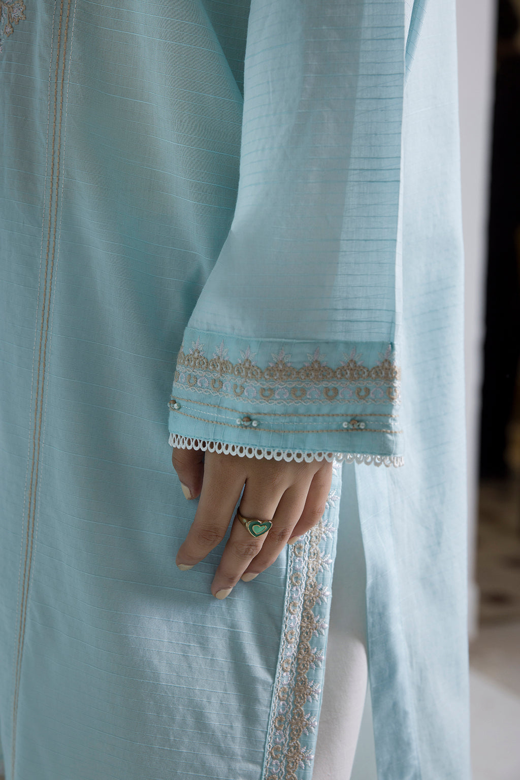Embroidered Kurta Trouser - 2540