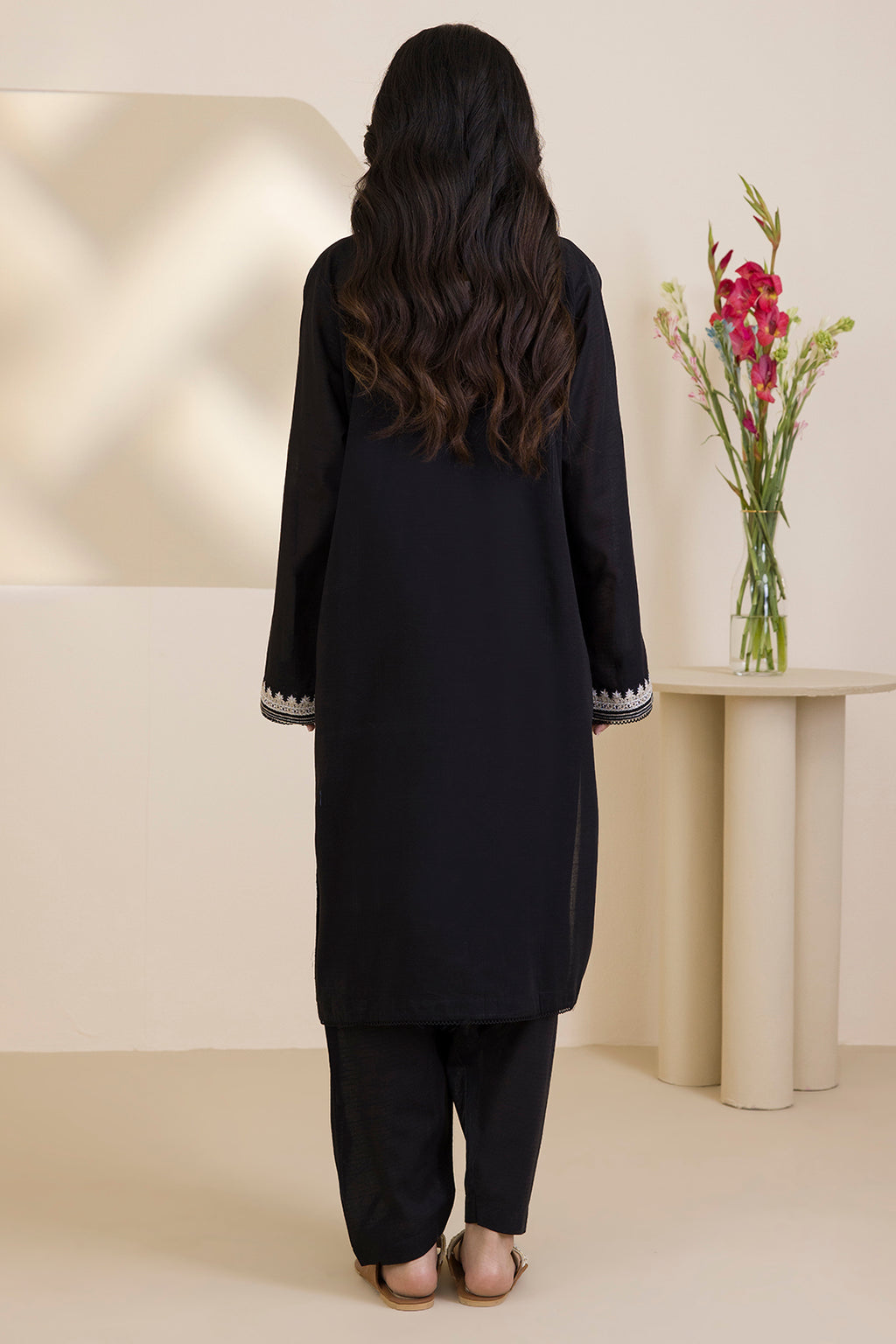 Embroidered Kurta Trouser - 2557