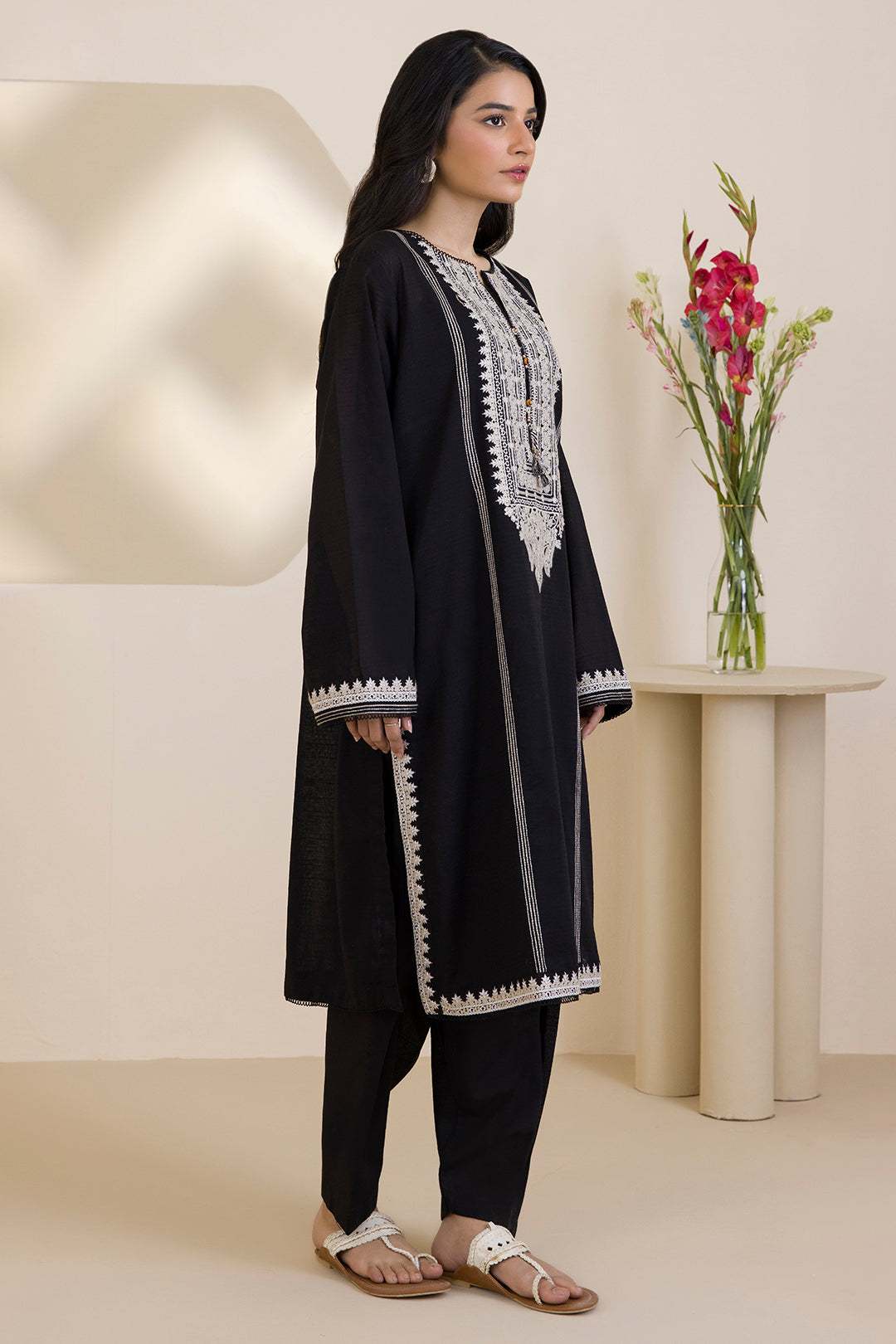 Embroidered Kurta Trouser - 2557