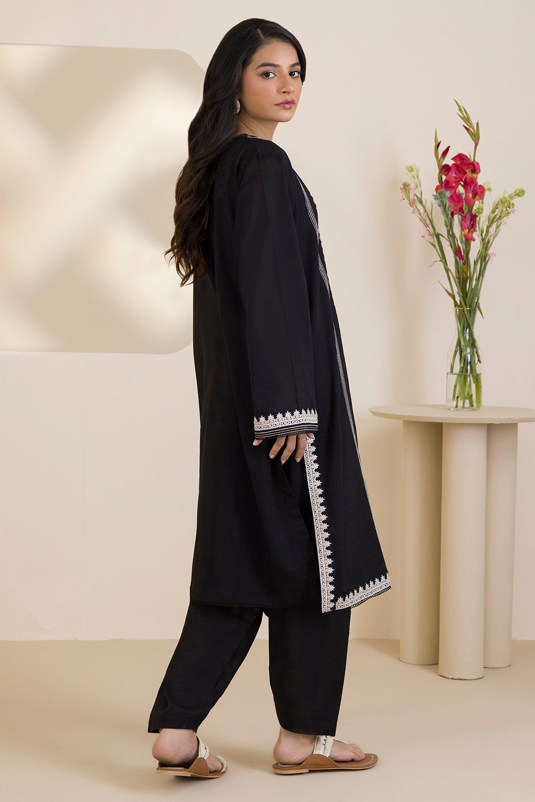 Embroidered Kurta Trouser - 2557